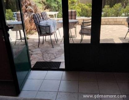 Apartamentos Katic, alojamiento privado en Petrovac, Montenegro - 3_5 Apartman